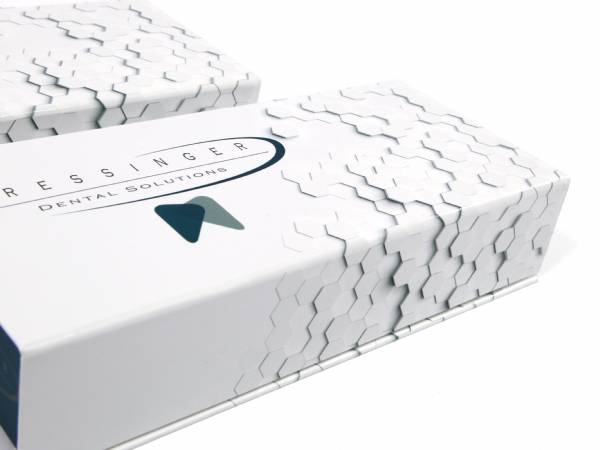 Dentalbox mit Magnetverschluss, Inlay aus Schaumstoff, in einem ansprechenden Dental-Design.