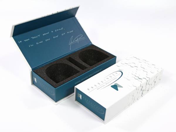 Dentalbox mit Magnetverschluss, Inlay aus Schaumstoff, in einem ansprechenden Dental-Design.