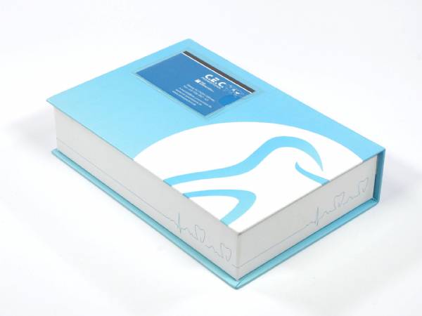 Bereits ab 20 Stück können Sie die Dentalbox 2 Maxi bei uns erwerben, mit Schaumstoffinlay, Visitenkartenhalter, in einem ansprechenden Dental-Design.