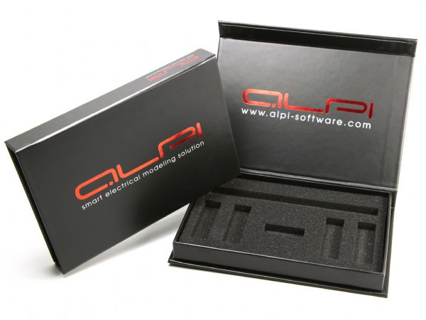 Hochwertige Verpackung für Software USB-Sticks. Klappbox mit Magnetverschluss für USB-Sticks in schwarz-matt mit Logo in edler roter Heißfolienprägung. 