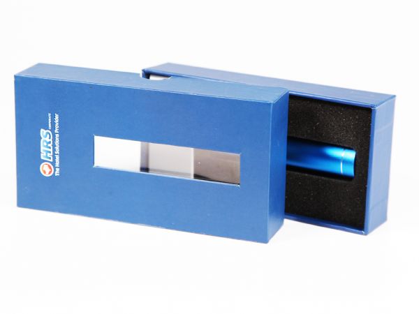 Verpackung mit Stülpdeckel für eine Powerbank als Werbegeschenk für HRS Kunden. Farblich passend in Blau gehalten, sodass diese mit der CI übereinstimmt.