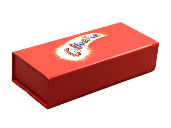 Robuste Klappbox in Rot mit Logoaufdruck als Geschenkbox für Celebrations